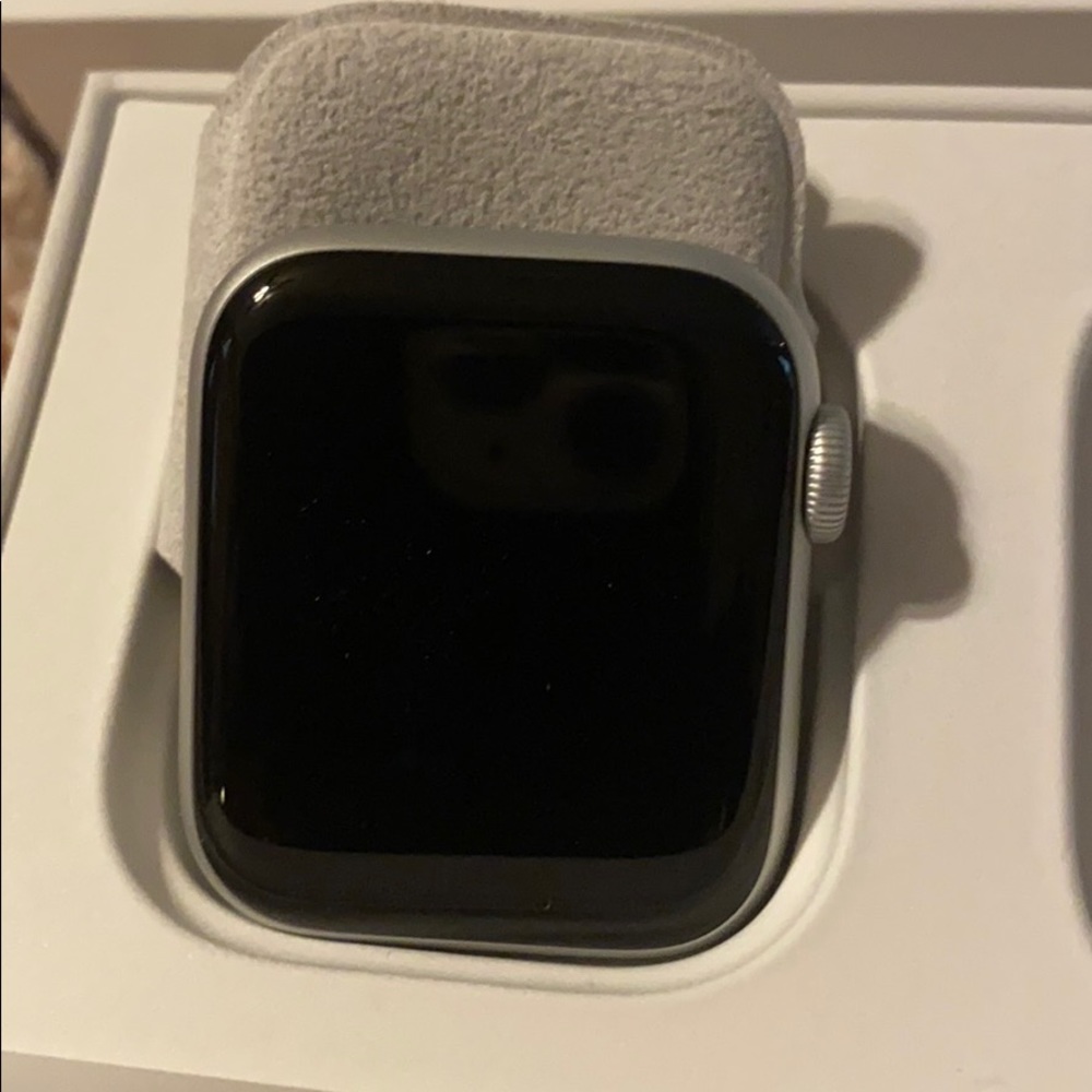 CELLULAR 40 MM Apple Watch! Amazing!